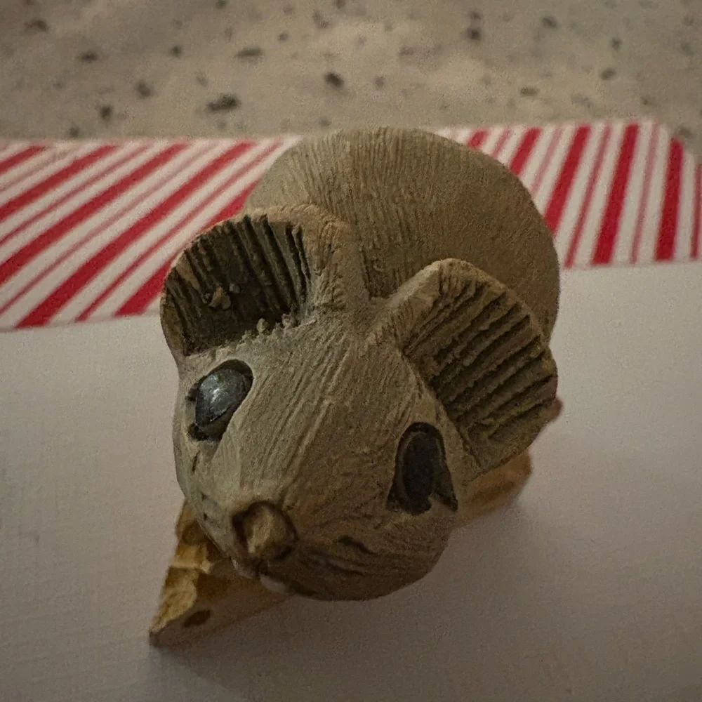 Preloved artesian Rinconada mouse on cheese‎ sculpture - Picture 4 of 6